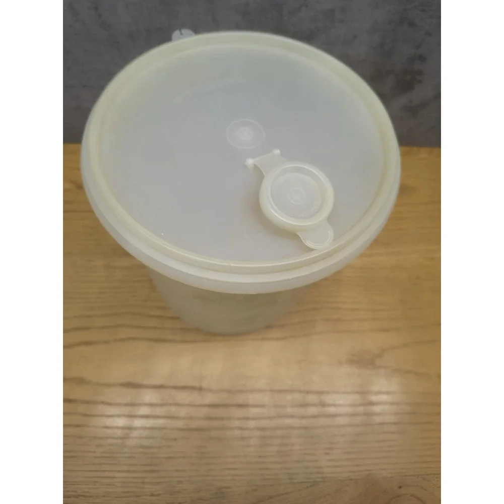 1970 Tupperware Clear Round Storage 254-8 w. Pouring Lid 510-30